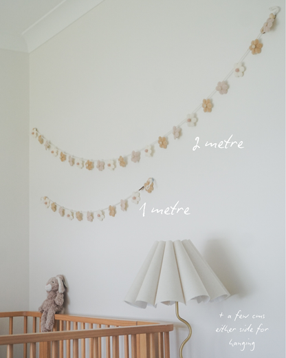 Daisy Chain Bunting ~ Neutral