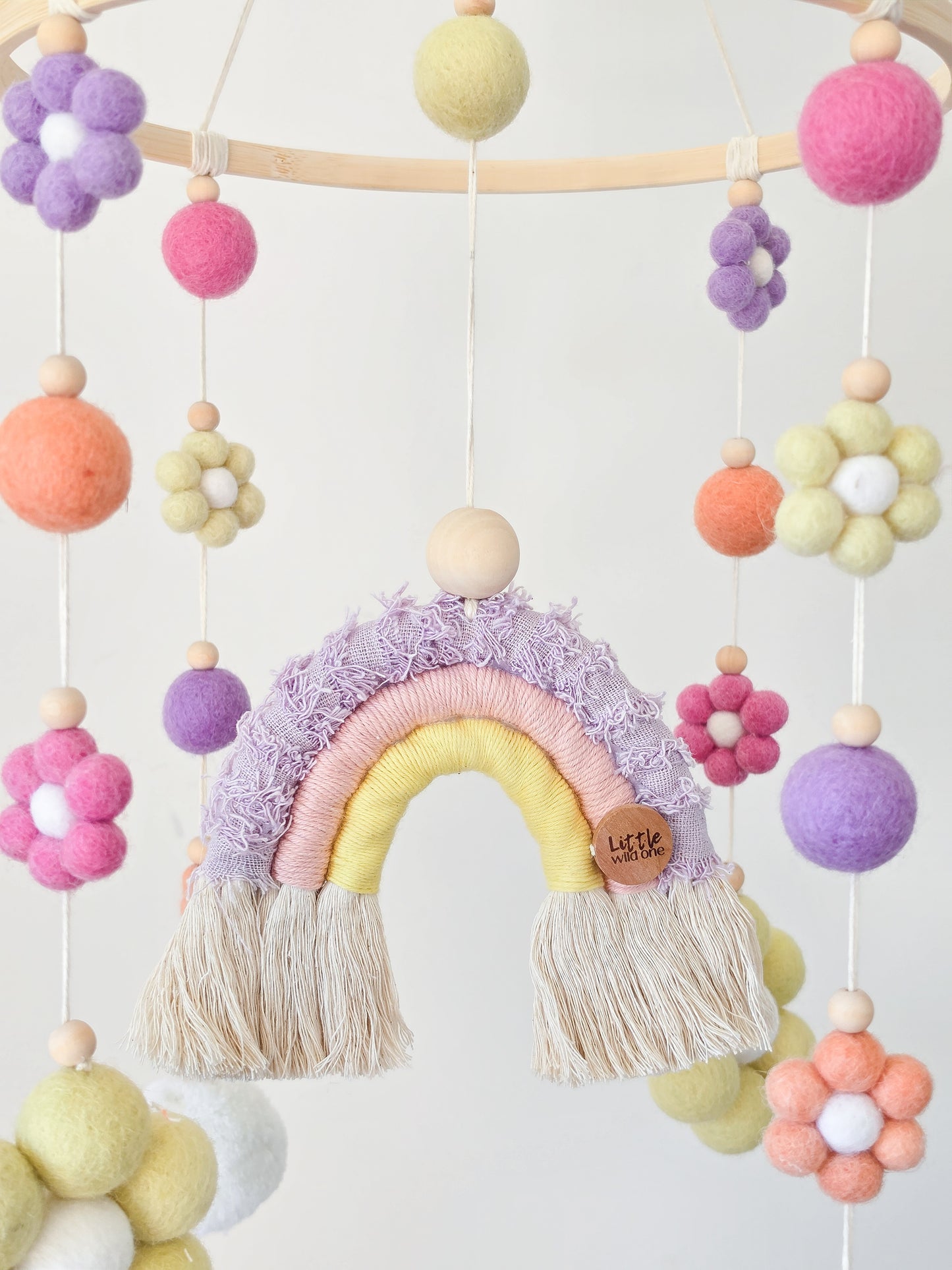 Benutzerdefiniertes Kinderzimmer-Kinderbett-Mobile ~ Gänseblümchen + Regenbogen