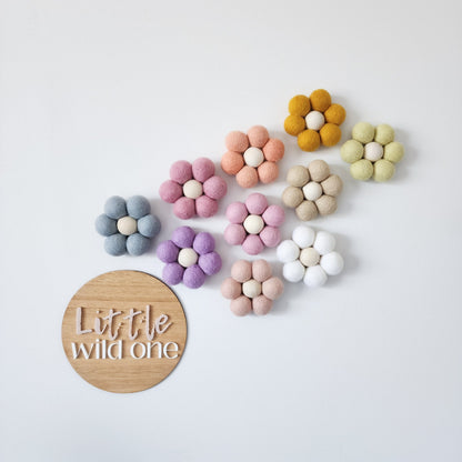 Pom-Pom Felt Daisies