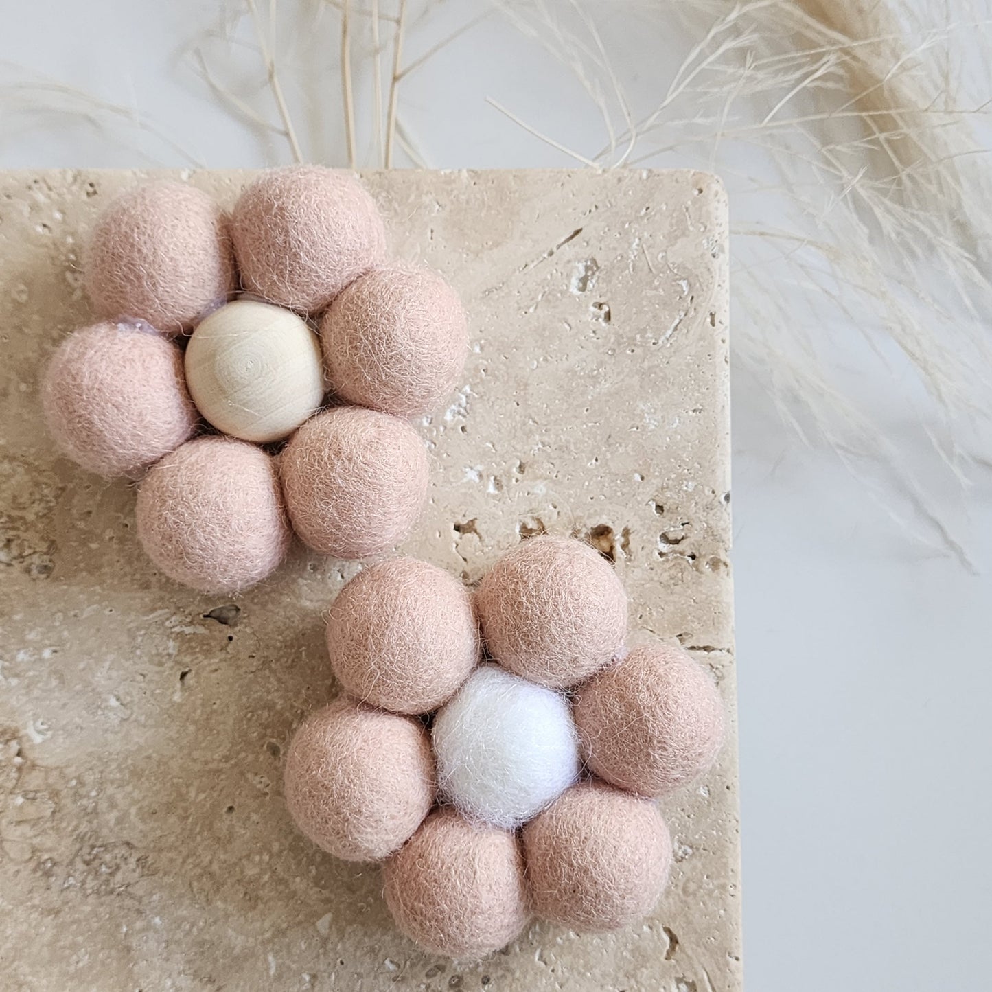 Pom-Pom Felt Daisies