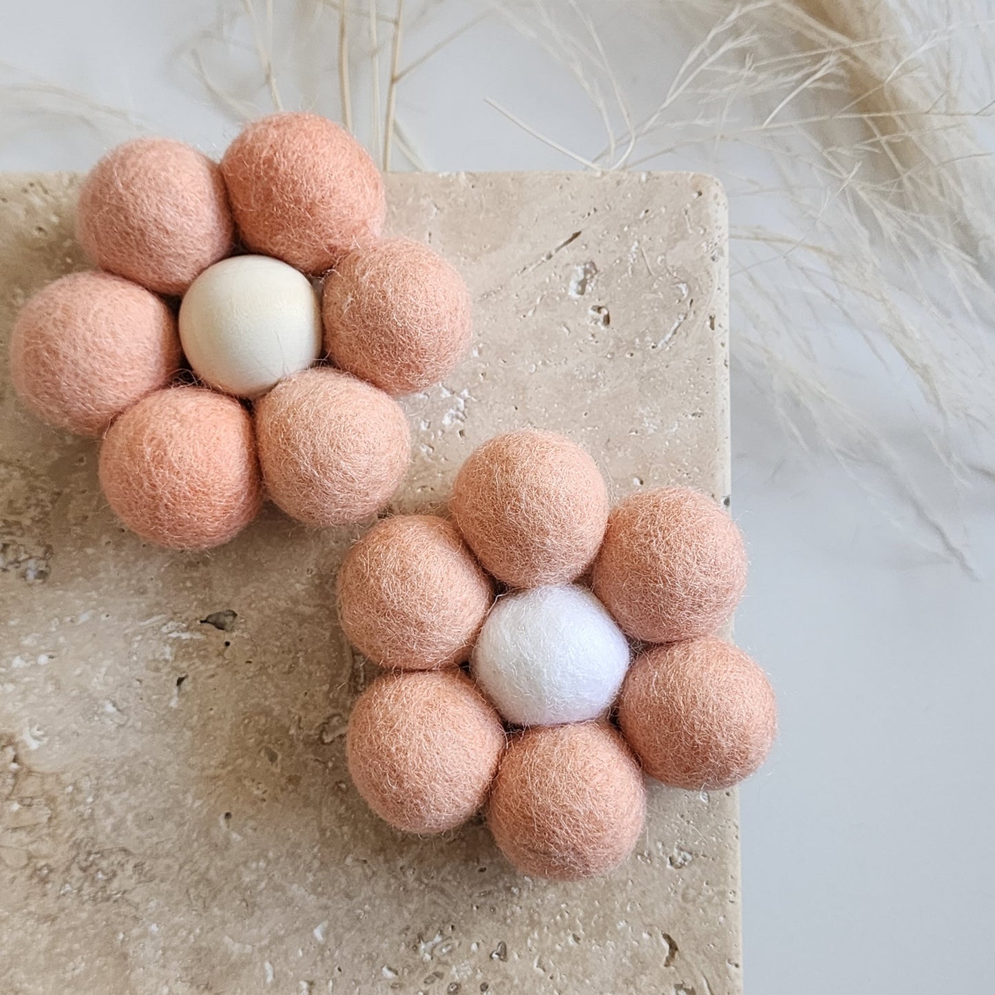 Pom-Pom Felt Daisies