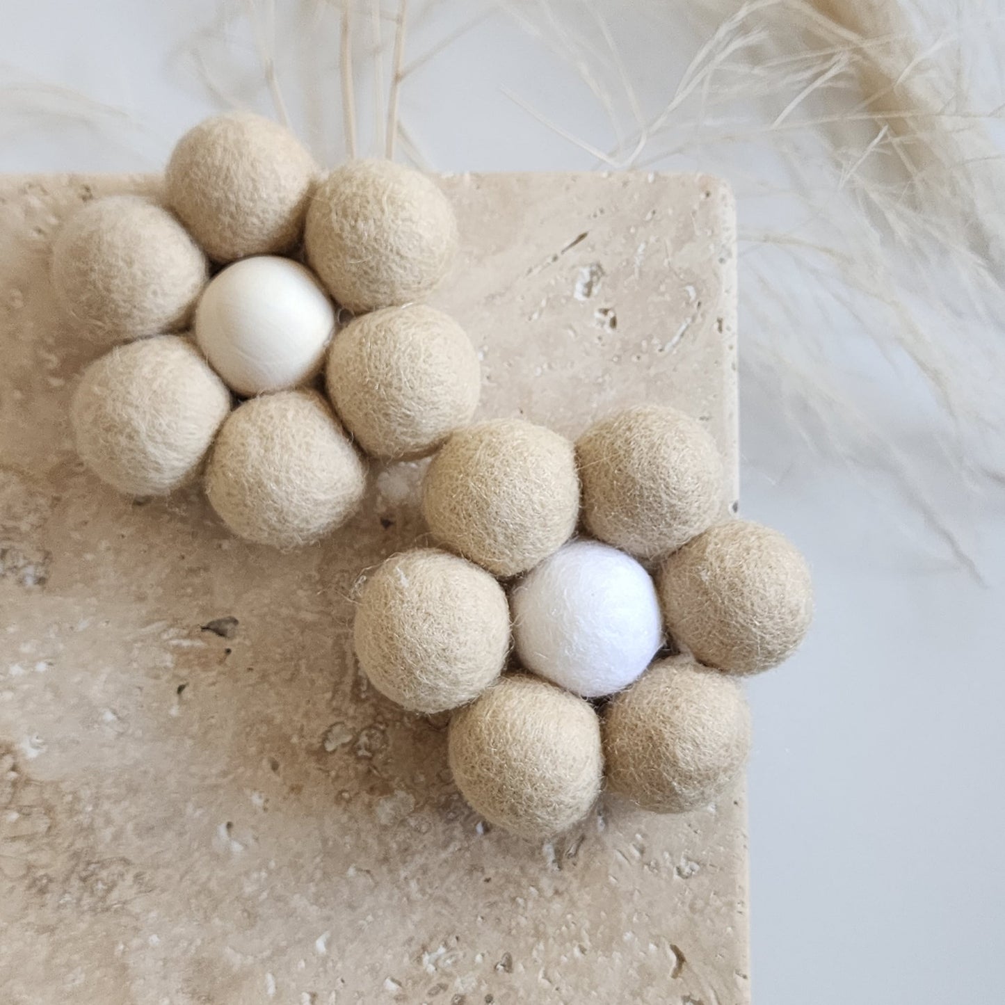 Pom-Pom Felt Daisies
